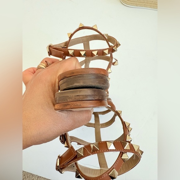 Valentino Garavani Brown leather Gold Rockstud ankle strap flat sandals EU 39.5 - Picture 12 of 13